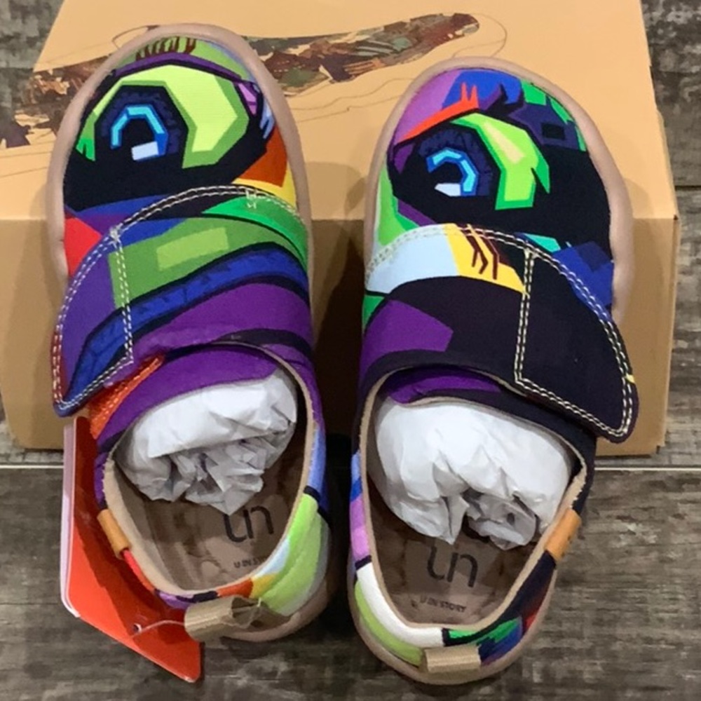 NEW - UIN Art of Walk KIDS unisex shoes size 9